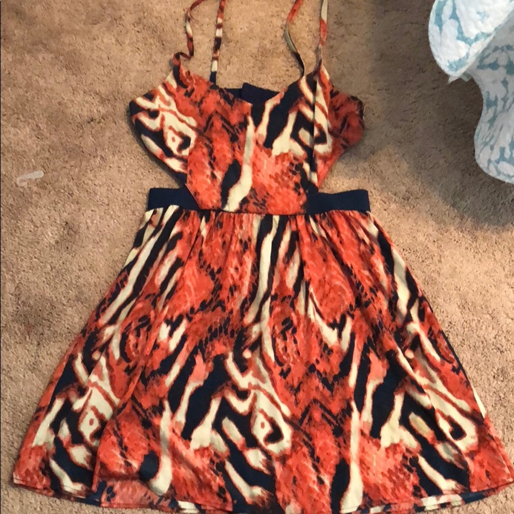 B.B. Dakota Open back printed Dress